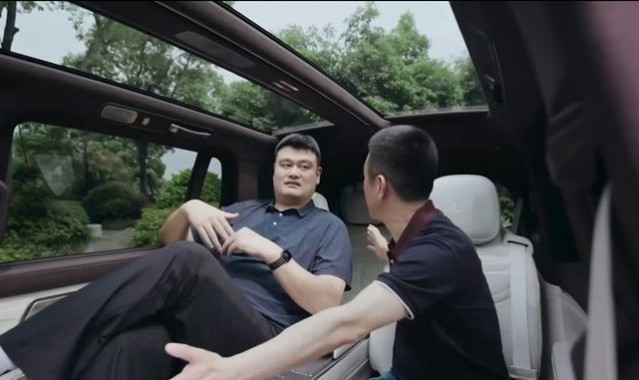 向着男篮人手一台努力？蔚来邀请“战神”刘玉栋体验ES9